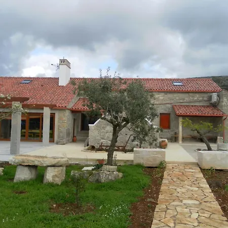 Retiro Da Avo Lidia - Mendiga